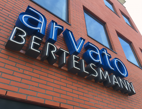 2neon verlichte letters gevelreclame doosletters arvato bertelsmann heerenveen burgum leeuwarden friesland