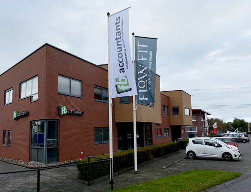 baniervlaggen flowfit en fb accountants burgum friesland