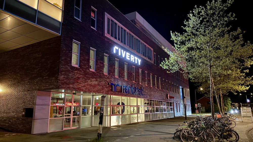 LED logo doosletters lichtreclame RIVERTY Heerenveen Friesland