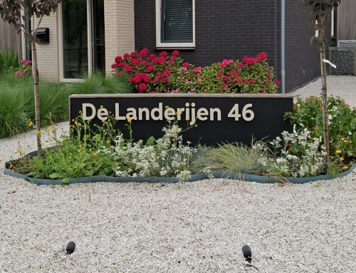 8mm kunststof acrylox letters RAL 9010 zuil particulier woning straatnaam huisnummer drachten friesland