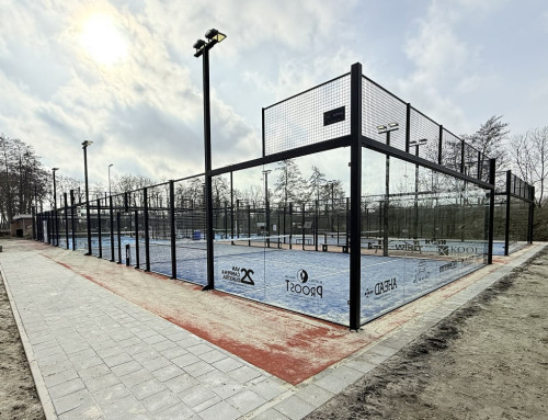 logo belettering bedrijfsnaam zwarte folie namen padelbaan kollum friesland