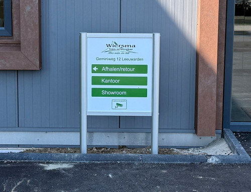 geanodiseerd aluminium palen zuil met bord logo bewegwijzering wiersma tenten leeuwarden friesland